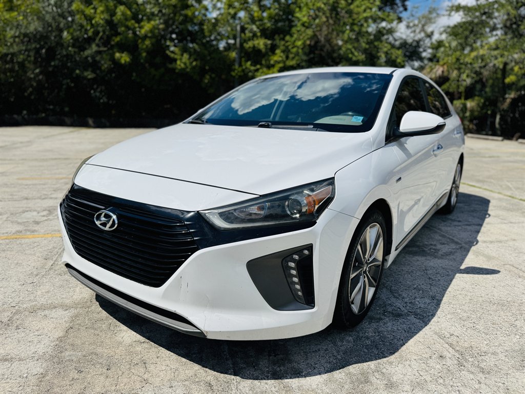 2017 Hyundai Ioniq Limited's photo