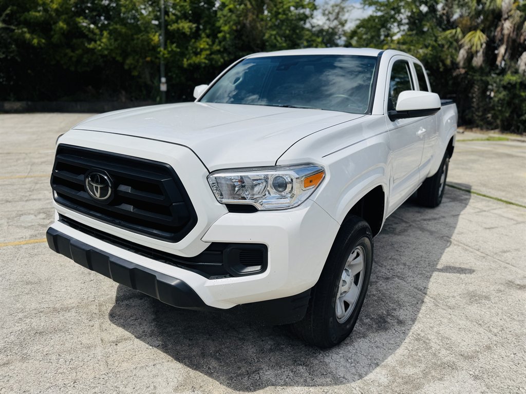 2022 Toyota Tacoma SR's photo