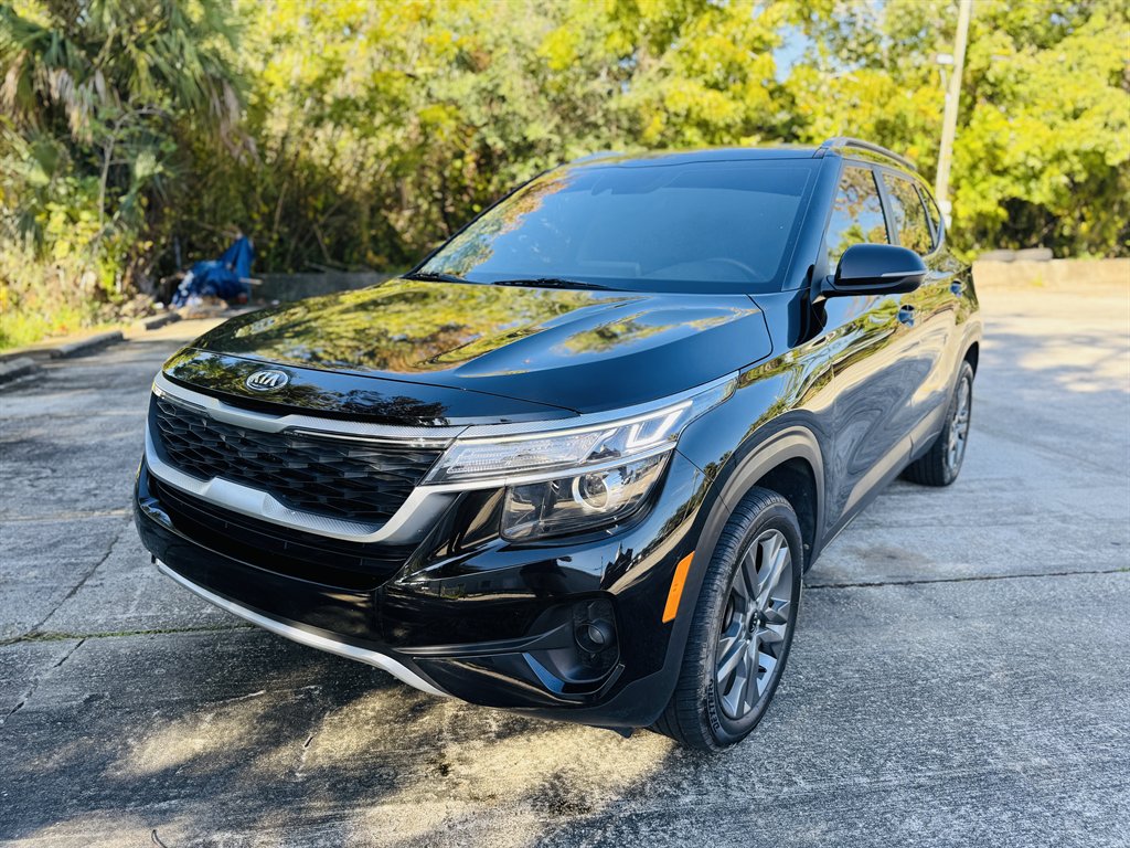 2021 Kia Seltos S's photo